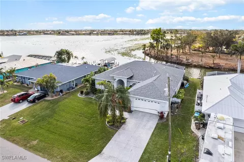 610 SW Santa Barbara Pl, Cape Coral, FL 33991