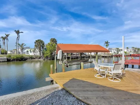 25 Emily Ln, Fort Myers Beach, FL 33931