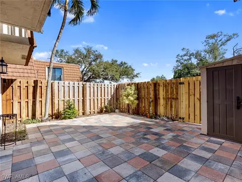 130 Park Shore Cir #4, Fort Myers, FL 33901