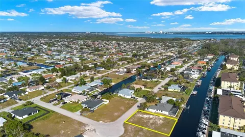1906 Ottersrest Ln, Cape Coral, FL 33990
