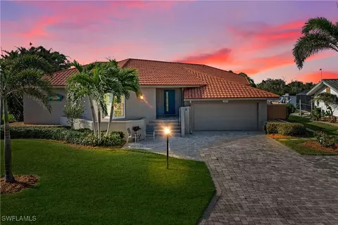 14940 David Dr, Fort Myers, FL 33908