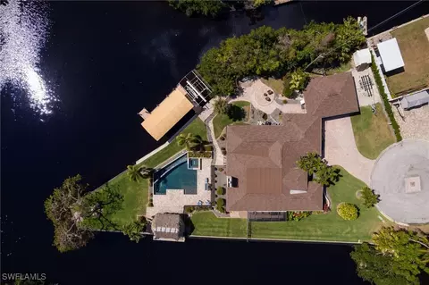 1052 Wilshire Dr, Fort Myers, FL 33919