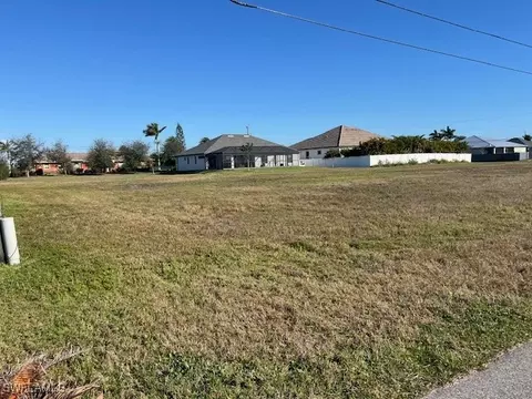 209 NW 35th Pl, Cape Coral, FL 33993