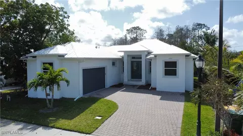 3252 Lunar St, Naples, FL 34112