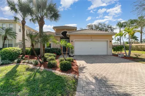 9379 Golden Rain Ln, Fort Myers, FL 33967