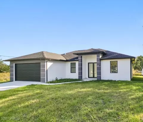 3204 72nd St W, Lehigh Acres, FL 33971