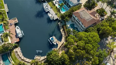 1825 6th St S, Naples, FL 34102