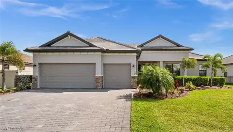 1327 SE 10th Ave, Cape Coral, FL 33990