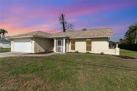 4028 Country Club Blvd, Cape Coral, FL 33904
