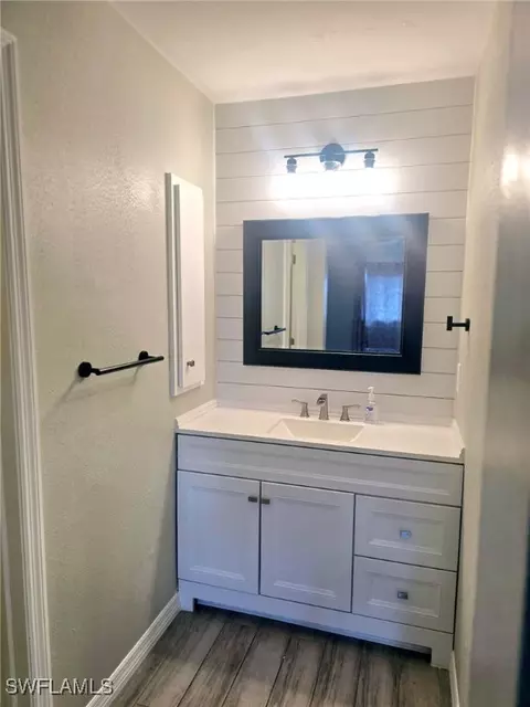 3806 Country Club Blvd, Cape Coral, FL 33904