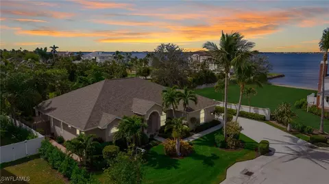 8431 Casa Del Rio Ln, Fort Myers, FL 33919
