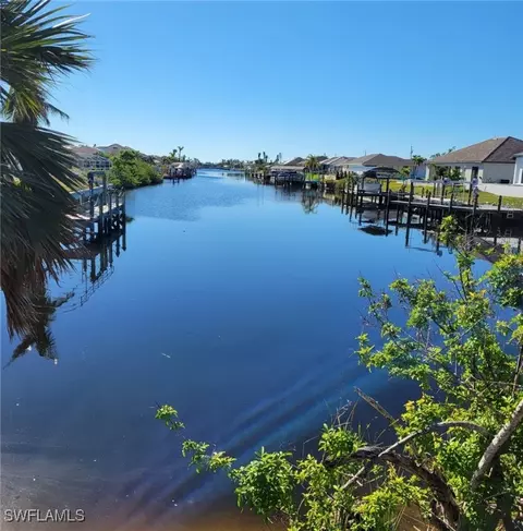 3604 Gulfstream Pkwy, Cape Coral, FL 33993