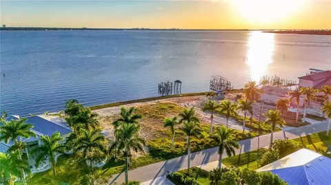 648 Coral Dr, Cape Coral, FL 33904
