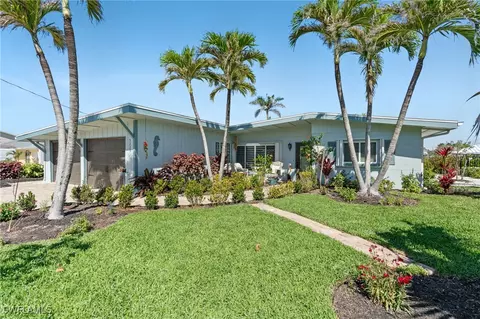 5229 Avenida Pescadora, Fort Myers Beach, FL 33931