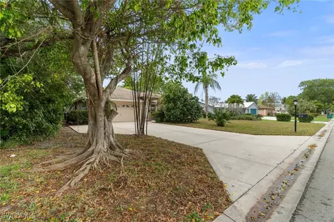 218 Pinehurst Cir, Naples, FL 34113 photo 9