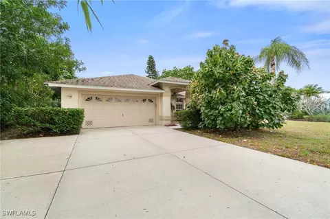 218 Pinehurst Cir, Naples, FL 34113