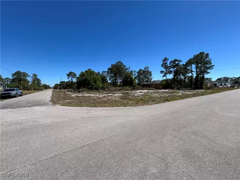 3915 26th St SW, Lehigh Acres, FL 33726