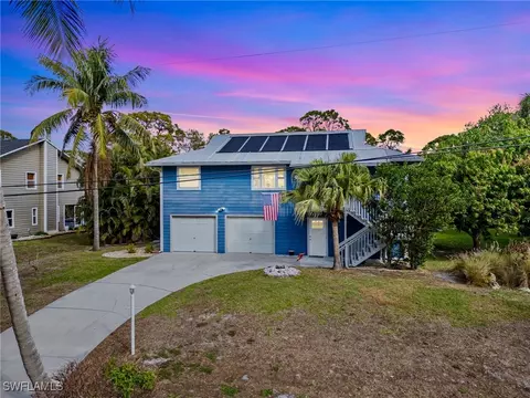 4724 Pembrooke Ln, Bonita Springs, FL 34134