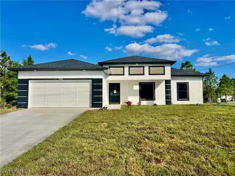 914 Thompson Ave, Lehigh Acres, FL 33972