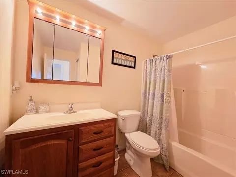 Bath - 210 Hardee St, Labelle, FL 33935 photo 2 of 2