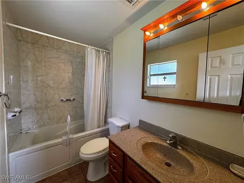 Bath - 210 Hardee St, Labelle, FL 33935 photo 1 of 2