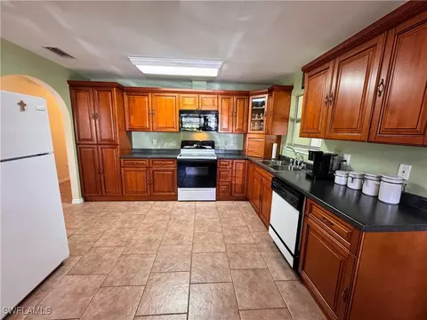 Kitchen - 210 Hardee St, Labelle, FL 33935 photo 2 of 2