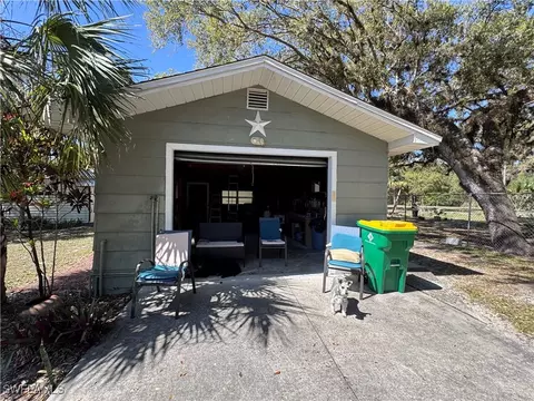Exterior - 210 Hardee St, Labelle, FL 33935 photo 5 of 7