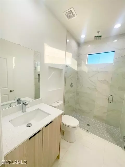 Bath - 8023 Piper Ln, Labelle, FL 33935 photo 5 of 5