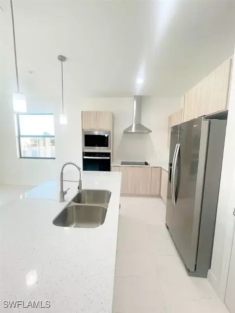 Kitchen - 8023 Piper Ln, Labelle, FL 33935 photo 4 of 8