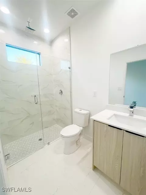 Bath - 8023 Piper Ln, Labelle, FL 33935 photo 2 of 5