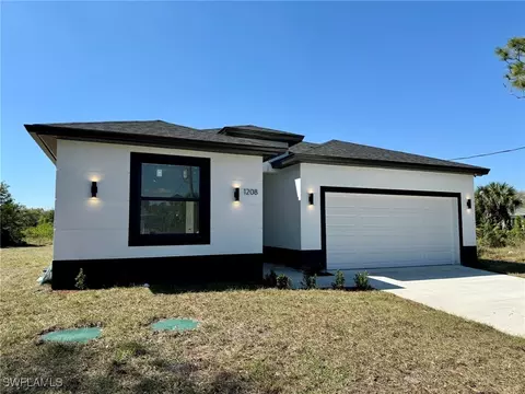 Exterior - 8023 Piper Ln, Labelle, FL 33935 photo 2 of 4