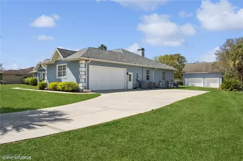 Exterior - 310 136th Ct E, Bradenton, FL 34212 photo 2 of 10