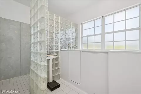 Bath - 310 136th Ct E, Bradenton, FL 34212 photo 3 of 4