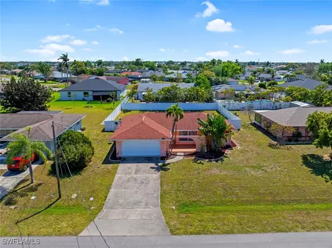 1011 SE 13th Pl, Cape Coral, FL 33990