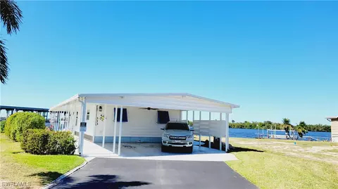 313 Shoreland Dr, Fort Myers, FL 33905