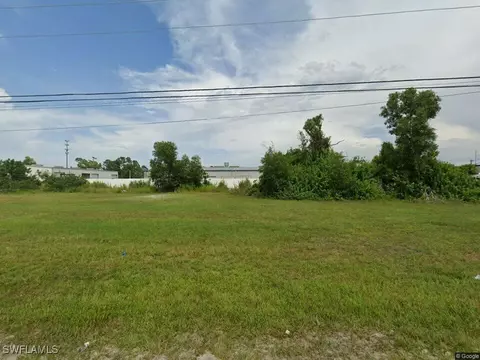 2429 NE 7th Ave, Cape Coral, FL 33909