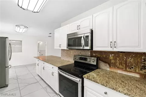 Kitchen - 209 Florida St, Labelle, FL 33935 photo 4 of 5