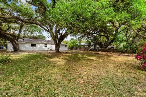 Exterior - 209 Florida St, Labelle, FL 33935 photo 2 of 5