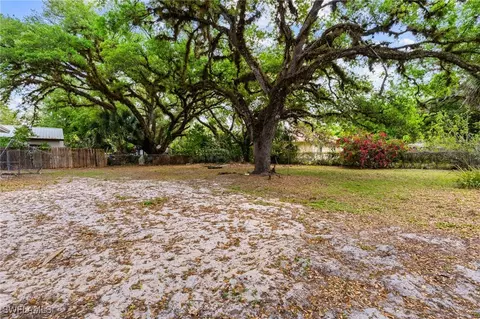 Exterior - 209 Florida St, Labelle, FL 33935 photo 5 of 5