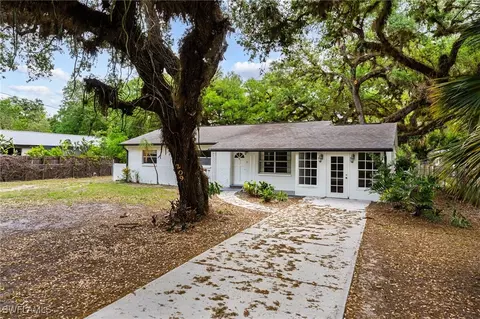 Exterior - 209 Florida St, Labelle, FL 33935 photo 1 of 5