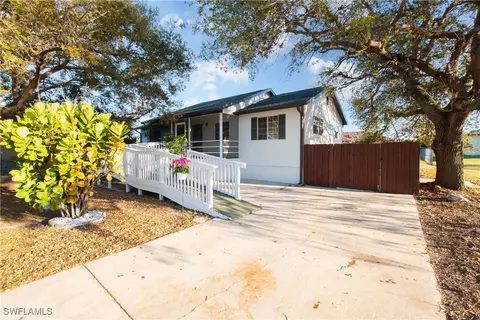 3807 20th St SW, Lehigh Acres, FL 33976