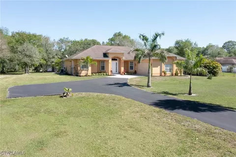 290 20th St NE, Naples, FL 34120
