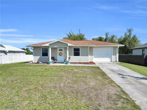 425 NW Juanita Ct, Cape Coral, FL 33993