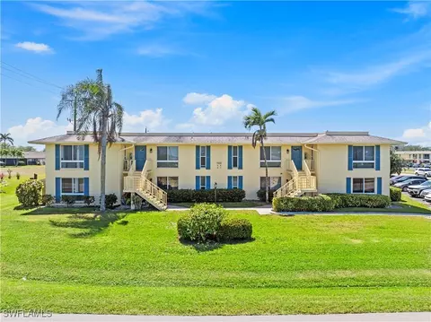 100 Glades Blvd #3, Naples, FL 34112