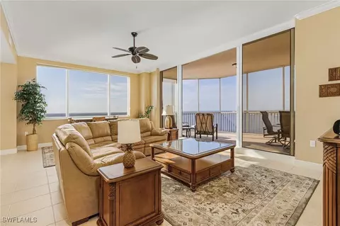 2104 W First St #2201, Fort Myers, FL 33901