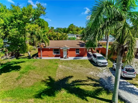 217 Crescent Lake Dr, North Fort Myers, FL 33917
