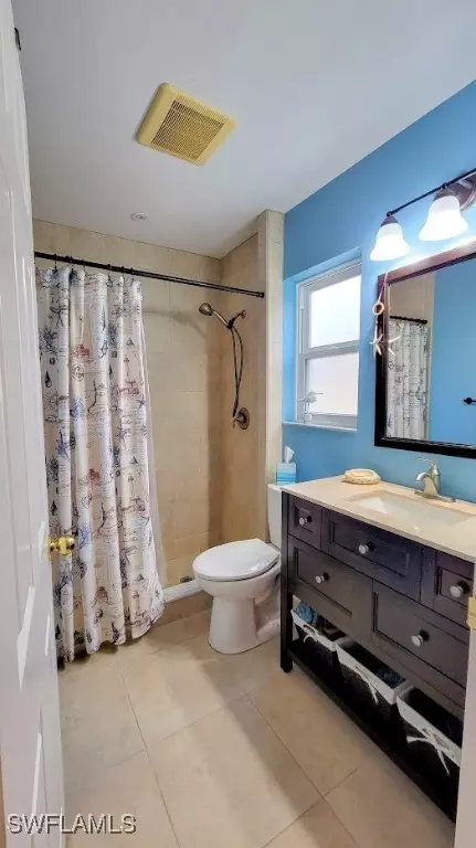 Bath - 2015 Schooner Dr, Labelle, FL 33935 photo 1 of 2