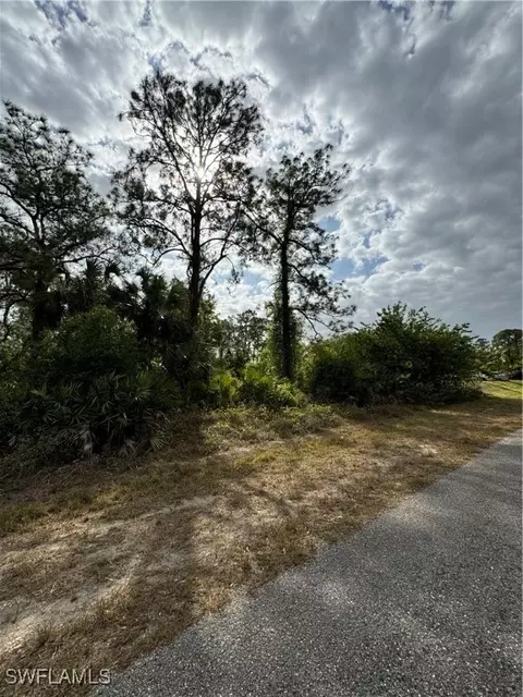 804 Wellington Ave, Lehigh Acres, FL 33972