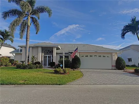3921 Spring Garden Ln, Estero, FL 33928