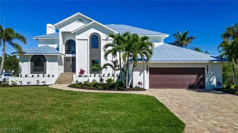 5615 Natoma Dr, Fort Myers, FL 33919